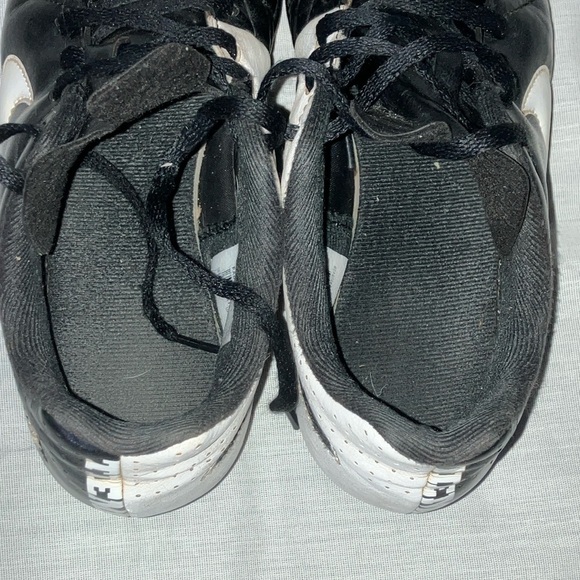 Nike boys/ girls Tiempo soccer Cleats - some STAINS but good condition - Picture 9 of 16